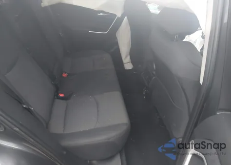 2021 Toyota Rav4 Xle z USA, uszkodzony, nr VIN 2T3P1RFV4MW142386